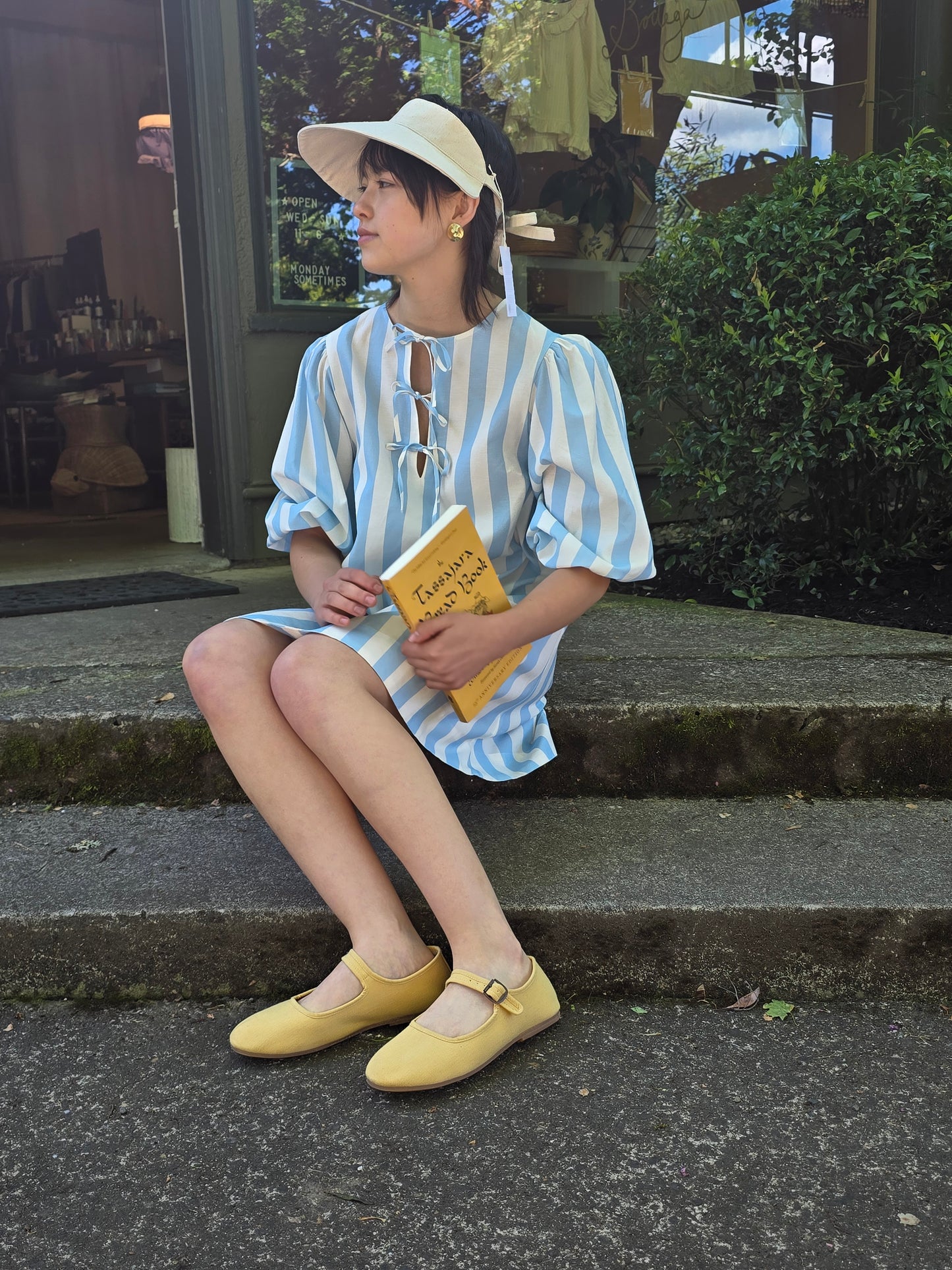 Wide Stripes Puff Sleeves Dress