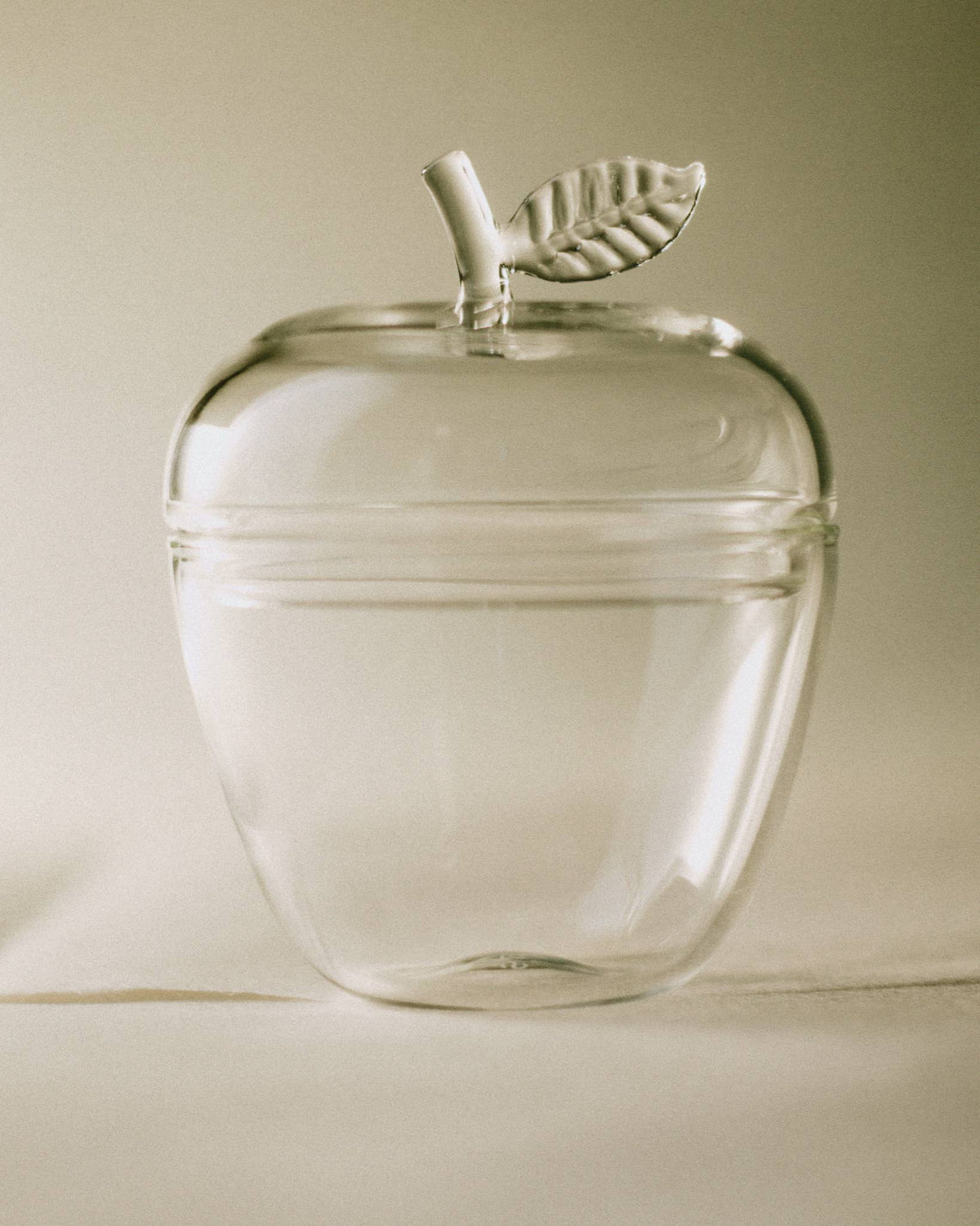 La Pomme, Clear