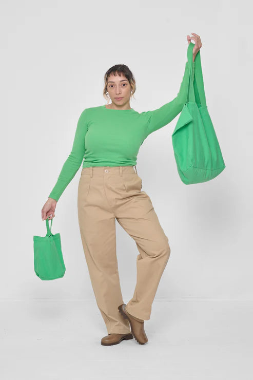Big Tote in Nice Grass