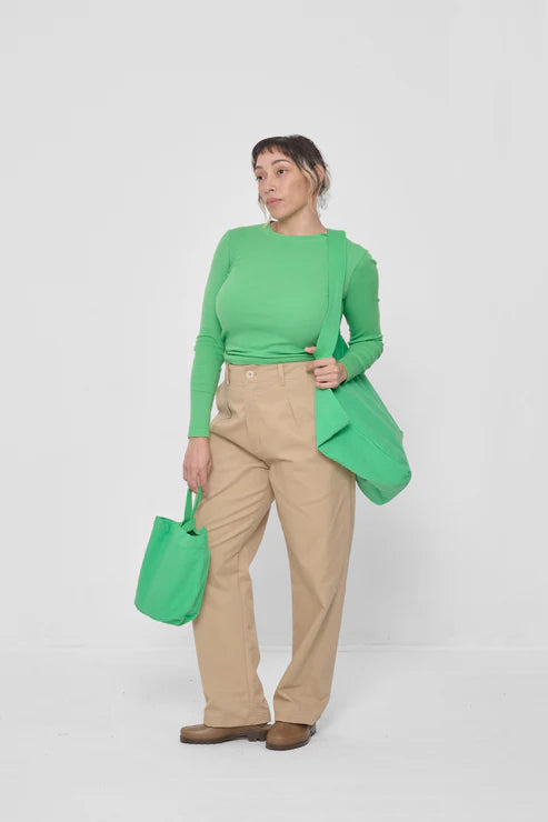 Big Tote in Nice Grass