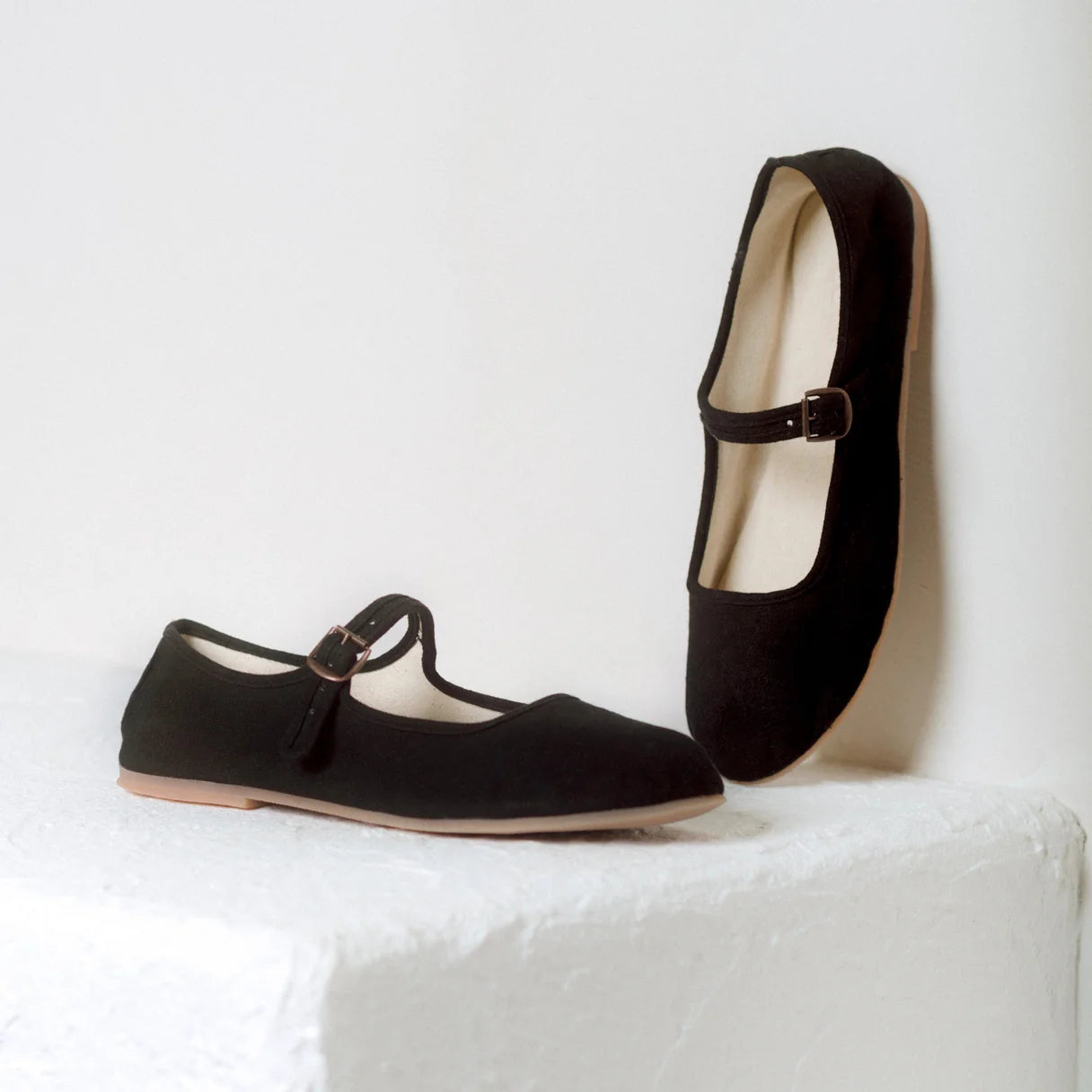 Classic Mary Jane Shoes in Black
